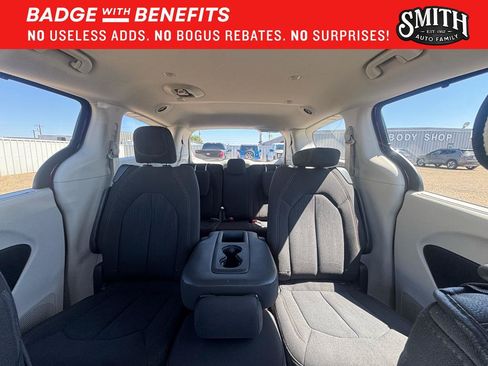 Used 2018 Chrysler Pacifica Touring Plus FWD image 19