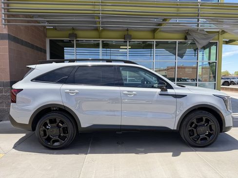 Used 2025 Kia Sorento SX AWD/4WD image 9