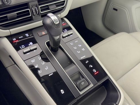 Certified 2024 Porsche Macan AWD/4WD image 21