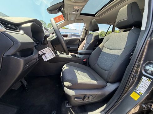 Used 2025 Toyota RAV4 XLE w/ Convenience Package image 5