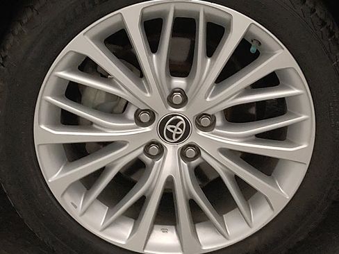 Used 2020 Toyota Camry XLE w/ Carpet Mat Package image 31
