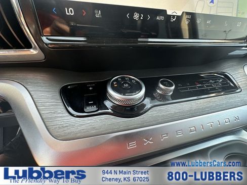 Used 2025 Ford Expedition Platinum AWD/4WD image 20