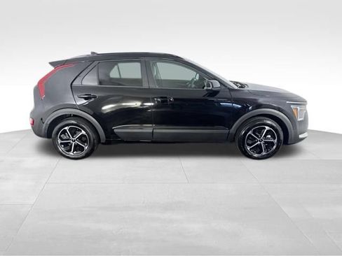 Certified 2025 Kia Niro EX FWD image 6