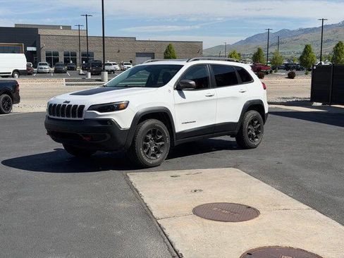 Used 2019 Jeep Cherokee Trailhawk AWD/4WD image 6