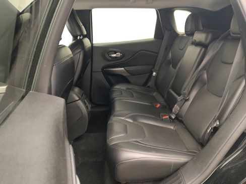 Used 2020 Jeep Cherokee Limited image 18