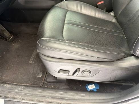 Used 2022 Kia Sorento S w/ Panoramic Sunroof Package FWD image 12