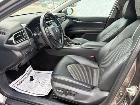 Used 2020 Toyota Camry SE w/ Carpet Mat Package FWD image 13