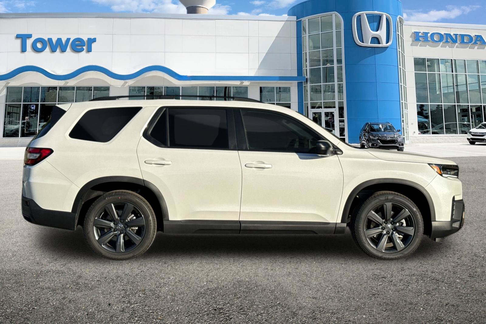 New 2026 Honda Pilot Sport image 3