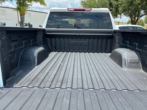 Used 2025 GMC Sierra 1500 SLE w/ X31 Off-Road Package AWD/4WD image 10
