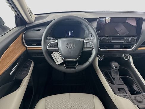 Certified 2026 Toyota Grand Highlander FWD image 15