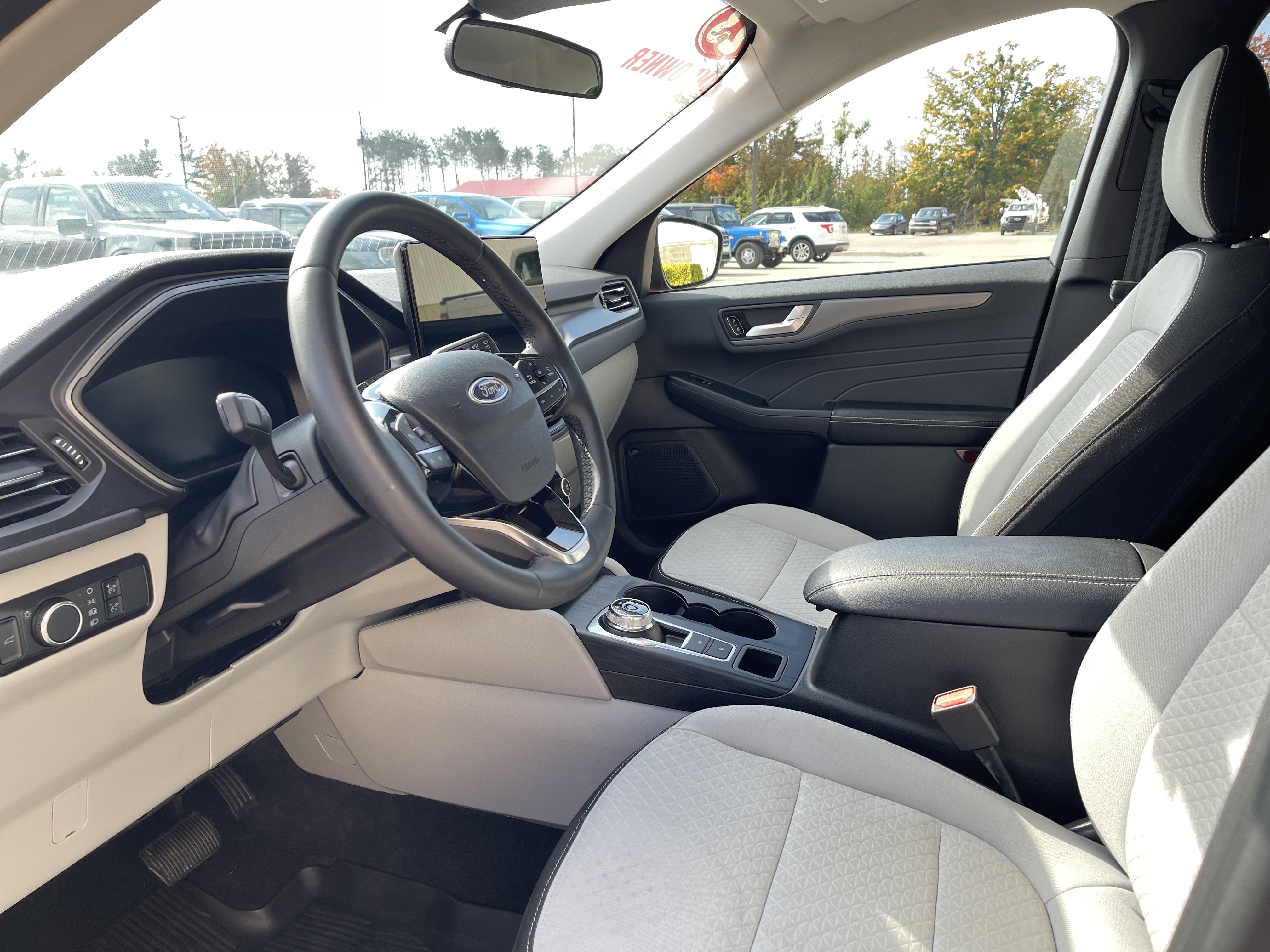 Used 2023 Ford Escape Active w/ Tech Pack #2 AWD/4WD image 11