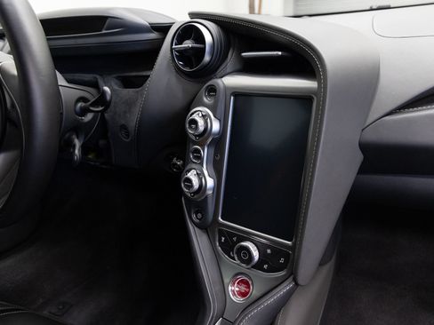 Used 2019 McLaren 720S Luxury RWD image 18
