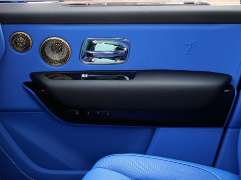Used 2023 Rolls-Royce Cullinan w/ Cullinan Package AWD/4WD image 11