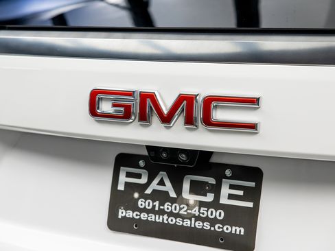 Used 2025 GMC Yukon AT4 w/ AT4 Premium Plus Package image 15