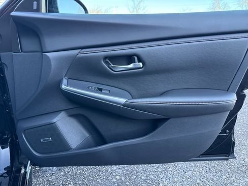 Used 2025 Nissan Sentra SR w/ SR Premium Package FWD image 25