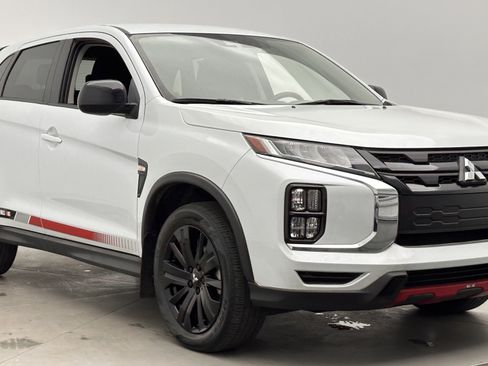 Used 2023 Mitsubishi Outlander Sport LE image 3