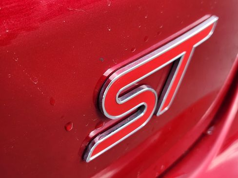 Used 2021 Ford Edge ST image 13