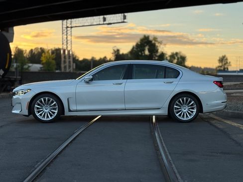 Used 2022 BMW 740i RWD image 6