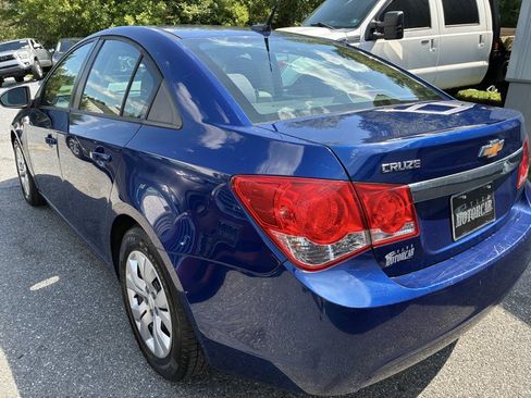 Used 2013 Chevrolet Cruze LS FWD image 6