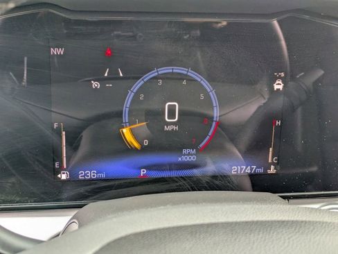 Used 2025 Chevrolet Trax LT w/ LT Convenience Package FWD image 22