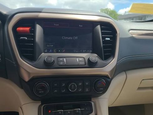 Used 2023 GMC Acadia Denali w/ Denali Ultimate Package AWD/4WD image 21