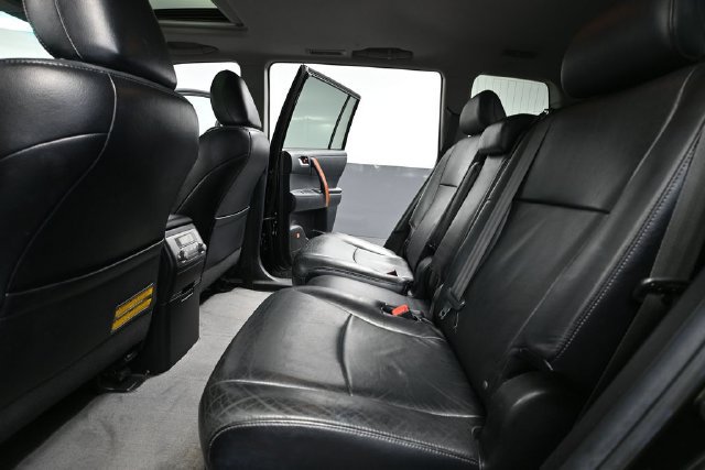 Used 2010 Toyota Highlander Limited AWD/4WD image 33