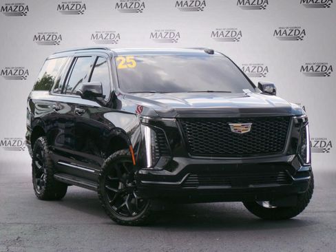 Used 2025 Cadillac Escalade ESV Sport AWD/4WD image 2