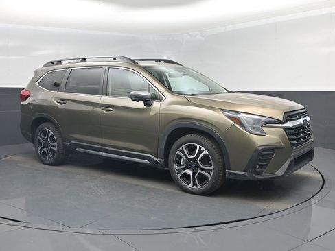 Used 2023 Subaru Ascent Limited w/ Technology Package AWD/4WD image 1