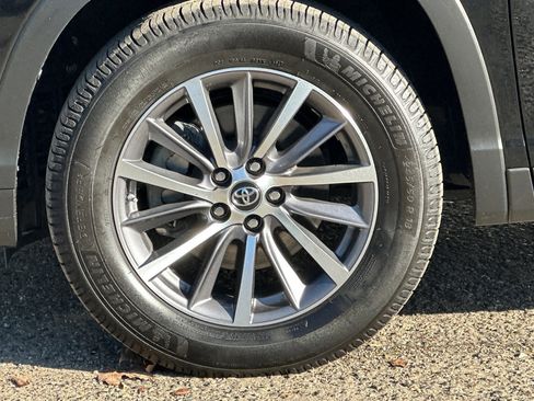 Used 2019 Toyota Highlander XLE image 32