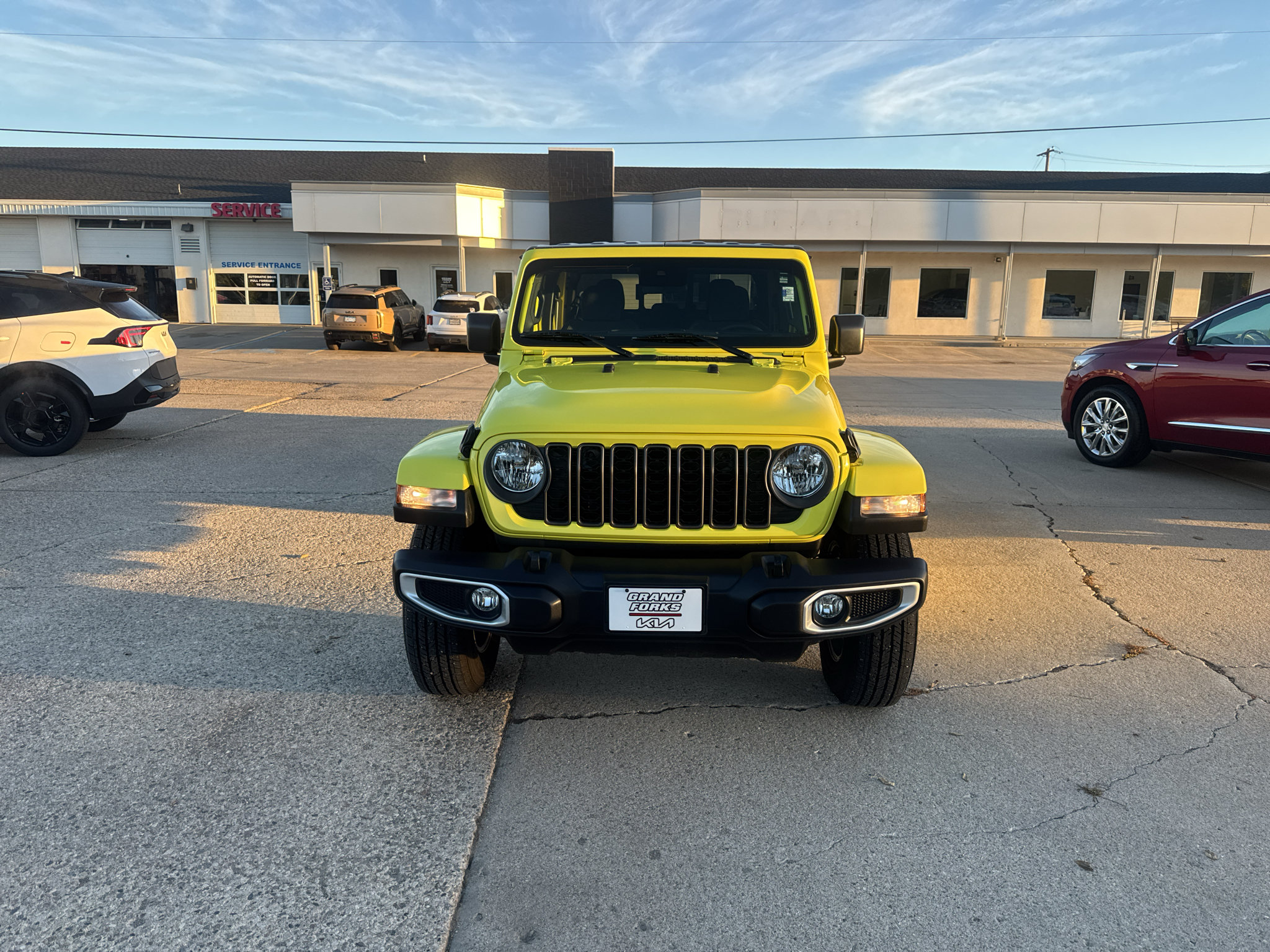 Used 2024 Jeep Gladiator Sport AWD/4WD image 3