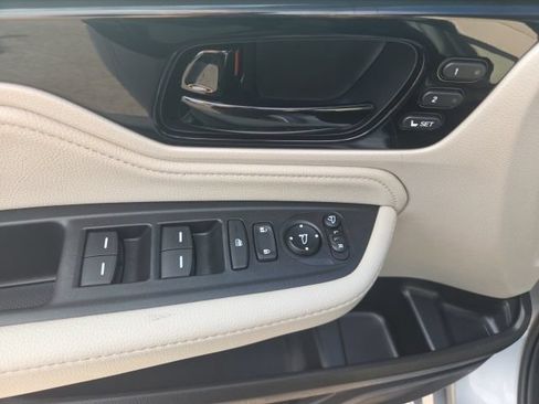 Used 2025 Honda Odyssey Elite image 14