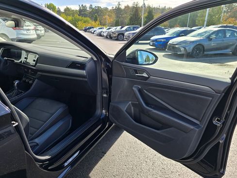 Used 2024 Volkswagen Jetta SE image 40