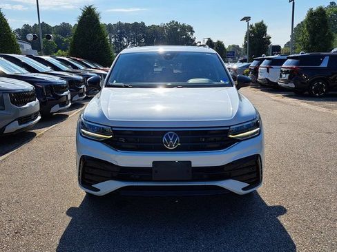 Used 2022 Volkswagen Tiguan SE R-Line AWD/4WD image 3