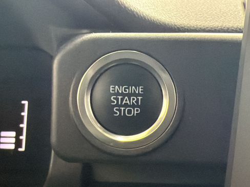 Used 2025 Toyota 4Runner SR5 AWD/4WD image 16