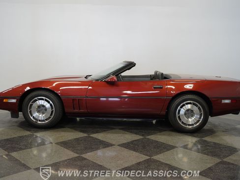Used 1987 Chevrolet Corvette Convertible RWD image 2