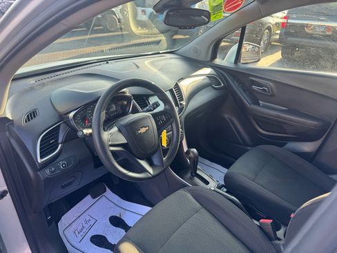 Used 2017 Chevrolet Trax LS image 14