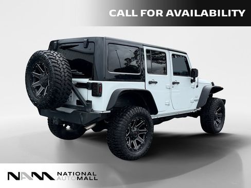 Used 2015 Jeep Wrangler Unlimited Sahara w/ Connectivity Group AWD/4WD image 5