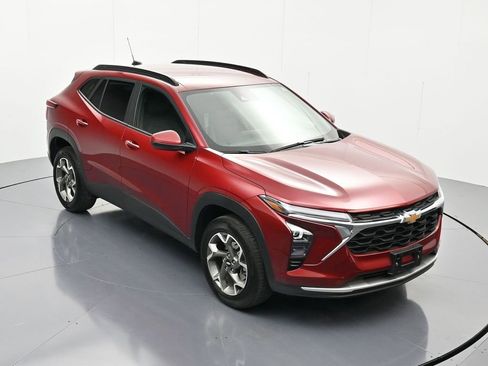 Certified 2025 Chevrolet Trax LT w/ LT Convenience Package image 30