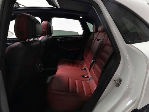 Used 2023 Porsche Macan S image 10