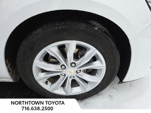 Used 2023 Chevrolet Malibu LT image 2