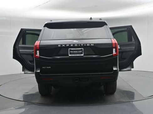 Certified 2025 Ford Expedition Active AWD/4WD image 39