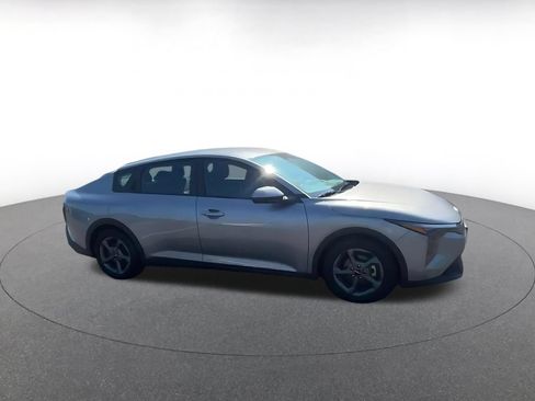 Used 2025 Kia K4 FWD image 2