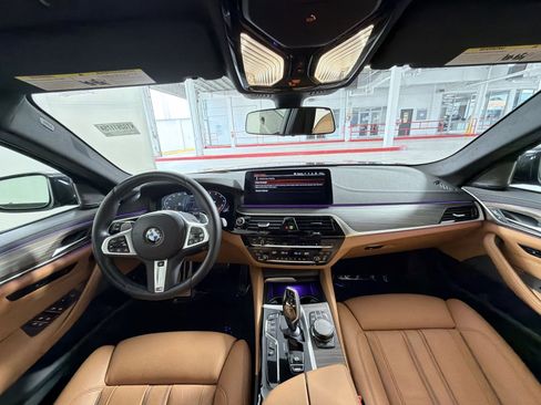 Used 2023 BMW M550i xDrive w/ Executive Package image 23