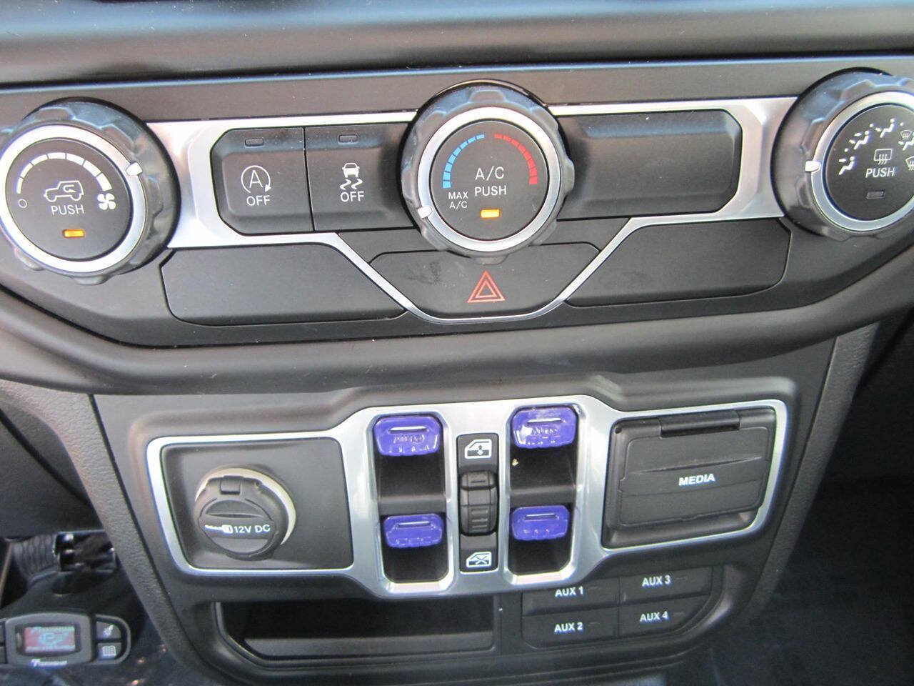 Used 2018 Jeep Wrangler Unlimited Sport S AWD/4WD image 33