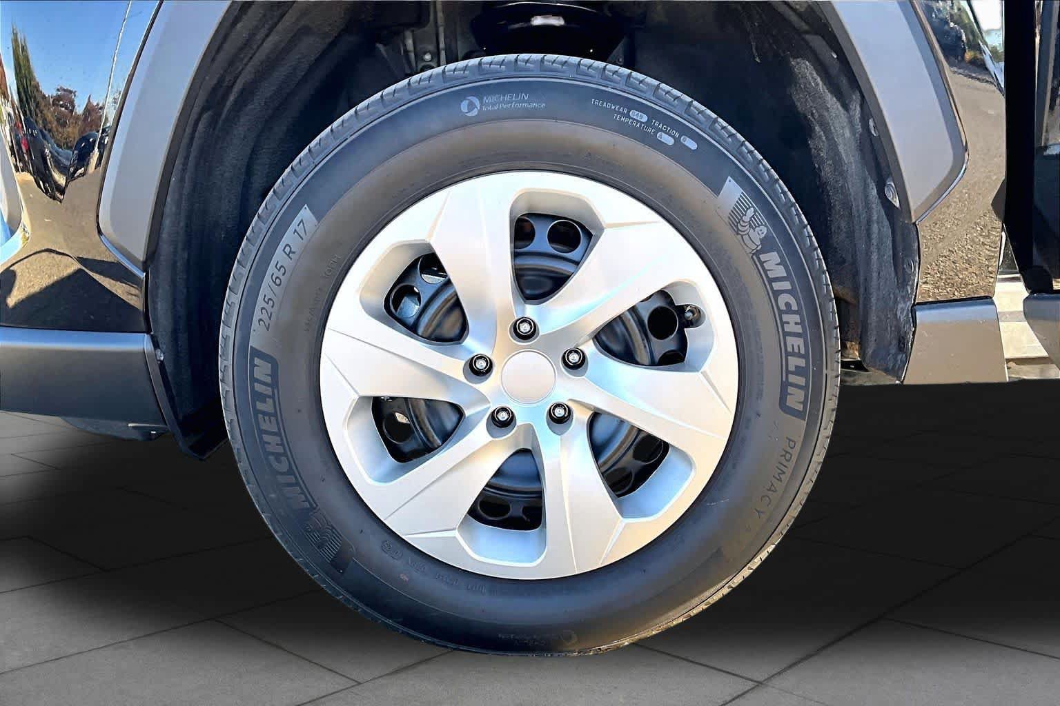 Certified 2025 Toyota RAV4 LE AWD/4WD image 10