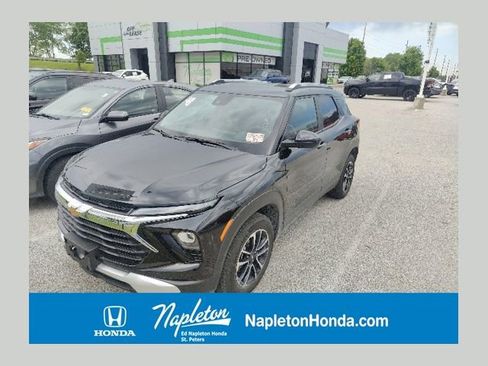 Used 2025 Chevrolet TrailBlazer LT AWD/4WD image 1