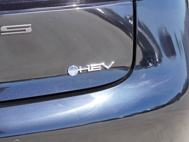Certified 2025 Toyota Prius LE FWD image 10