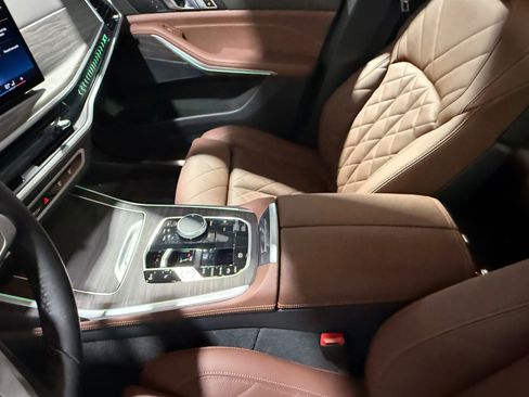 Used 2024 BMW X7 xDrive40i image 29