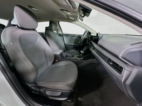 Used 2025 Kia K4 LXS image 30