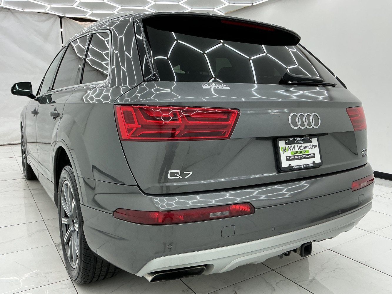 Used 2018 Audi Q7 3.0T Premium Plus w/ Premium Plus Package AWD/4WD image 9